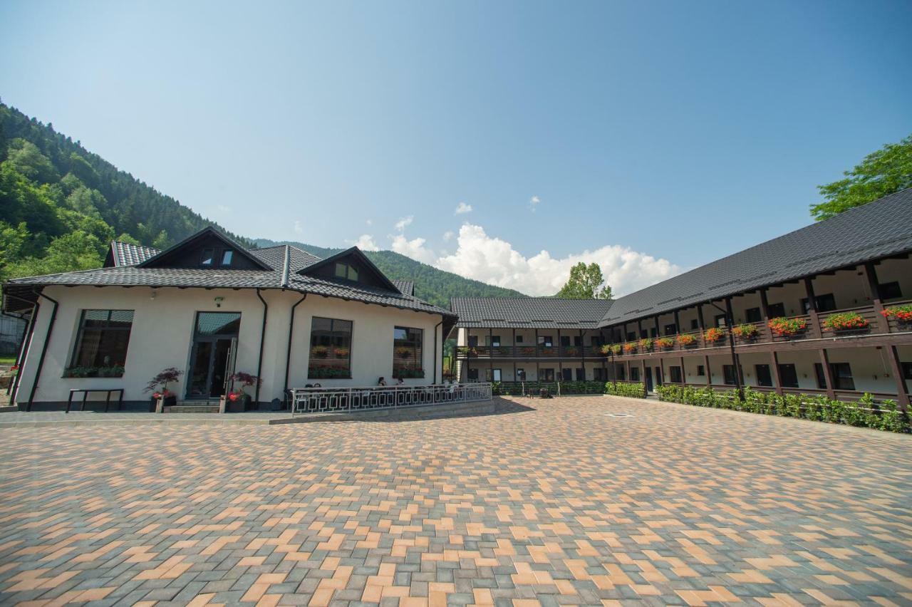 Hotel Complex Adora à Bicaz Extérieur photo